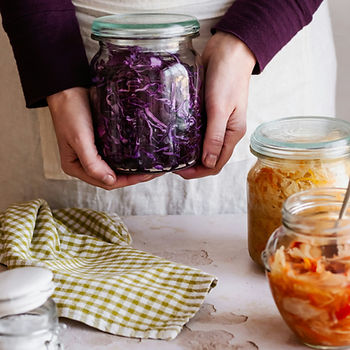 Fermentiertes Gemüse in Gläsern – natürliches Plus für die Darmflora